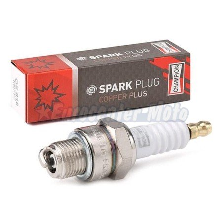 Bujía Champion RL82YC. Cuello corto con resistencia.